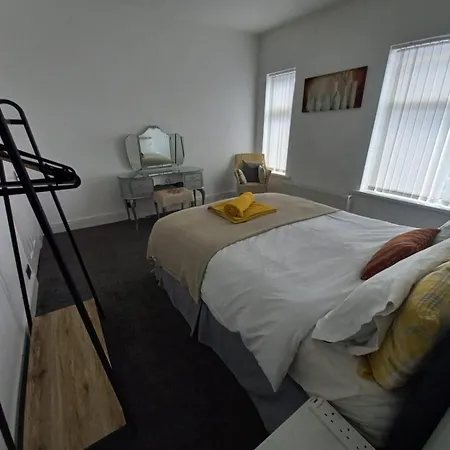 Holiday home Gorgeous Stylish Cheri Victorian House In Manchester