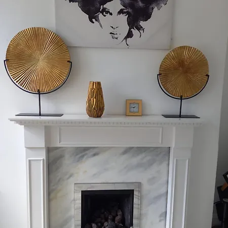 Semesterbostad Gorgeous Stylish Cheri Victorian House In