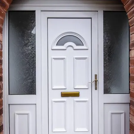 Windsor House 3 Bedrooms Sleeps 8 Hotel