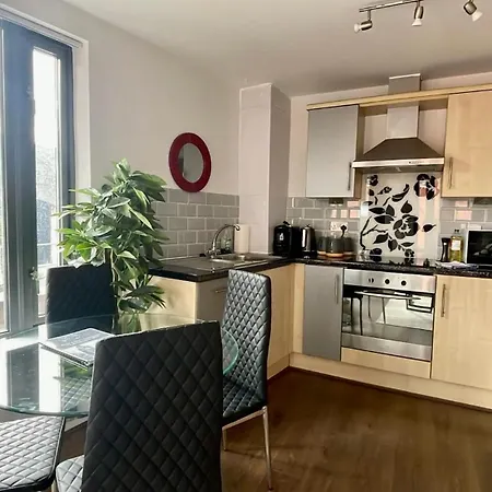 2 Bed Flat Near Deansgate