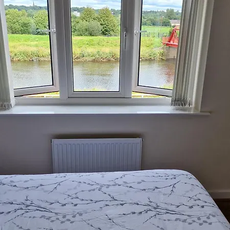 2-bed House With Canal View Garden & Petsok Casa vacanze Manchester