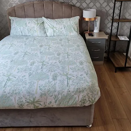 Stunning Canal View 2 Bedroom With Free Parking 아파트