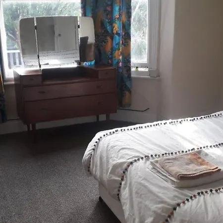 بيت للعطل Bird Song Old Trafford