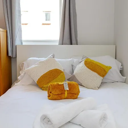 Lovely 2 Bed 2 Bathroom Manchester
