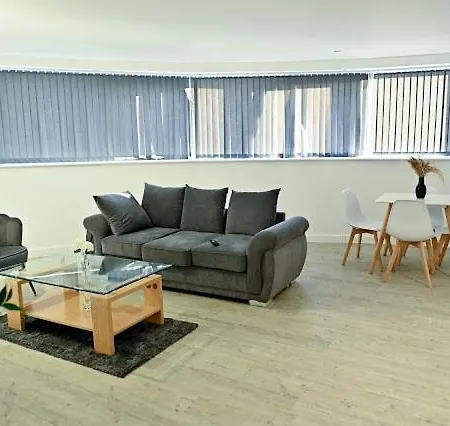 Stunning 2bedroom *
