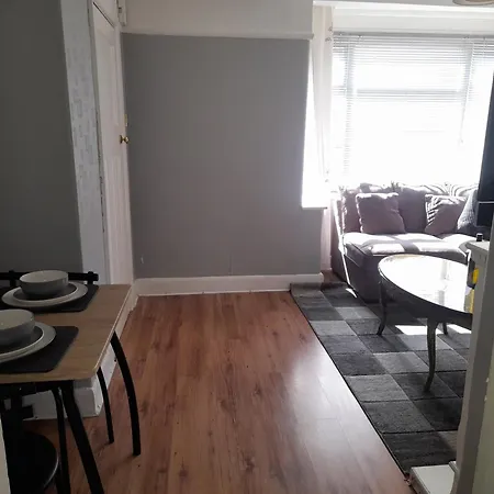 펜션 Bright 4-bed House 15 Min To Centre
