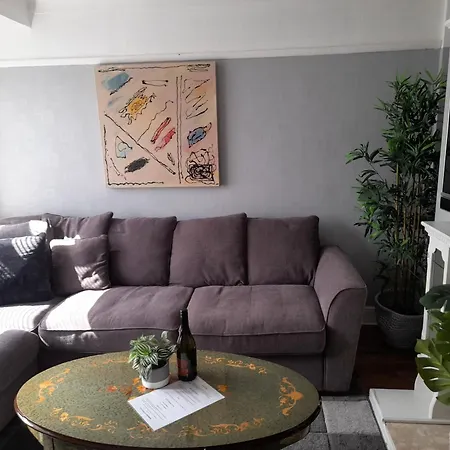Сasa de vacaciones Bright 4-bed House 15 Min To Centre *