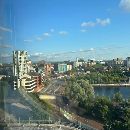 Stunning 2bedroom Apartment *
