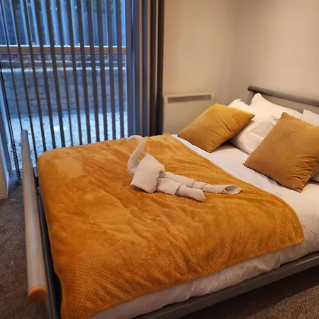 アパート Luxury 2 Bed On River, Wifi, Parking, Garden マンチェスター