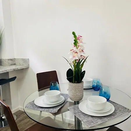 Accommodatie bij particulieren Modern, Stylish And Central