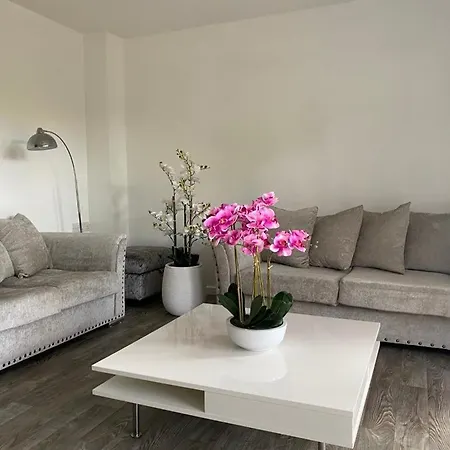 Accommodatie bij particulieren Modern, Stylish And Central *