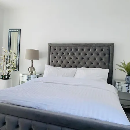 Modern, Stylish And Central *