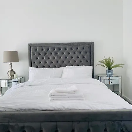 Modern, Stylish And Central Privat bolig *