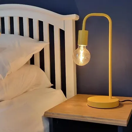 別荘 The Heart - Cosy 3 Bedroom House With Double Driveway And Garden In