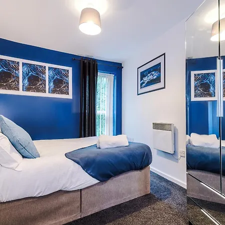 2 Bed With Balcony Private Parking Near Etihad Stadium, Coop Live Appartement