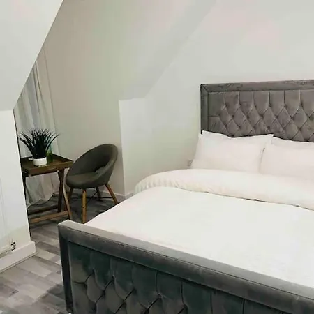 Luxurious Modern New Built 4 Bedrooms Manchester