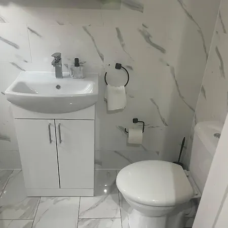 Dynasty Apartment *
