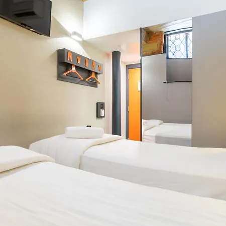 Ξενοδοχείο Easyhotel 2*