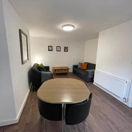 Apartment The Crescent, Flat 1 - Stockport,