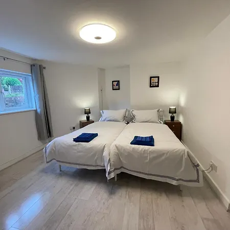 The Crescent, Flat 1 - Stockport, *