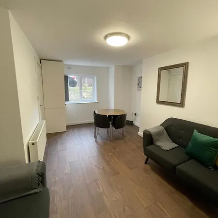 The Crescent, Flat 1 - Stockport, Apartamento Mánchester