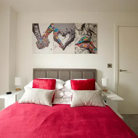 Modern City Flat With Gym & Spa *