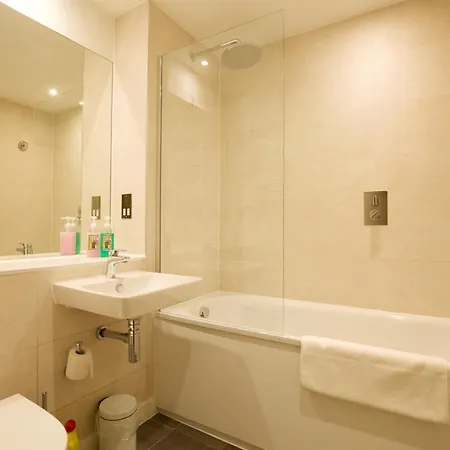 Modern City Flat With Gym & Spa