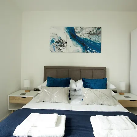Modern City Flat With Gym & Spa Apartment *