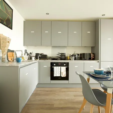 Modern City Flat With Gym & Spa Apartment *