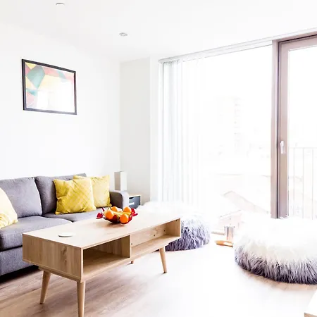 Modern City Flat With Gym & Spa Manchester