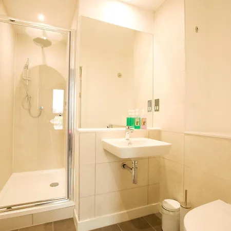 Modern City Flat With Gym & Spa *