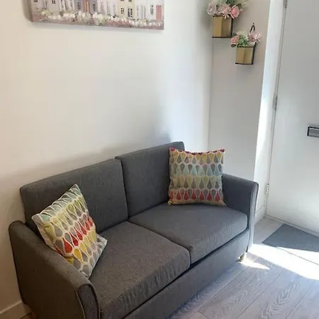 Lux Private Entrance 1 Bed - Free Parking - Ideal For Coop Live, Mcr Centre, Salford Royal Hospital & Buile Hill Mansion Wedding Venue *