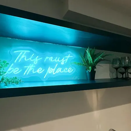 Lux Livin' - Luxury 2 Bed With Sky Garden Apartment