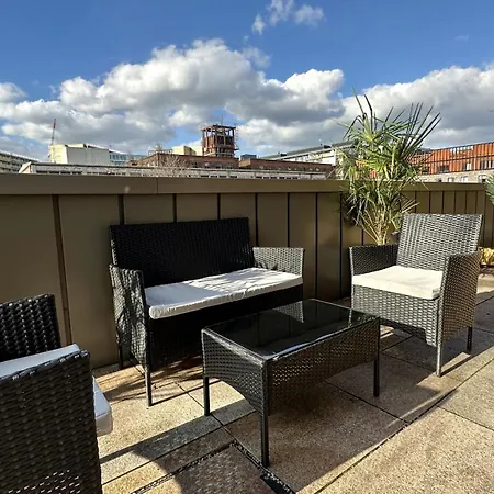 Lux Livin' - Luxury 2 Bed Apartment With Sky Garden *