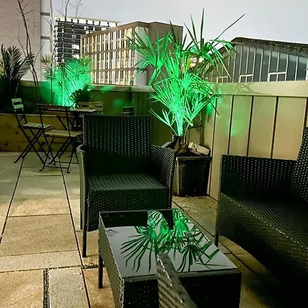 Lux Livin' - Luxury 2 Bed Apartment With Sky Garden * Manchester