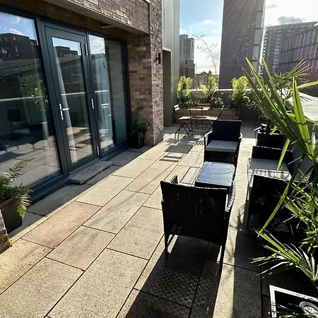 Lux Livin' - Luxury 2 Bed With Sky Garden Apartment Manchester