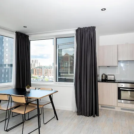 Staycity Piccadilly מלון דירות