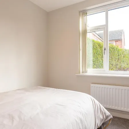 Contractor Sleeps 6 - 11 - Airport Feriehus *