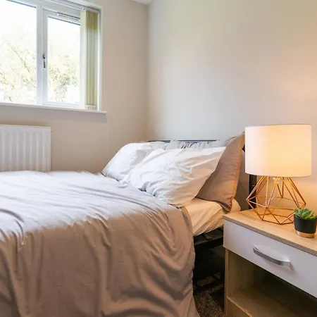 Contractor Sleeps 6 - 11 - Airport *