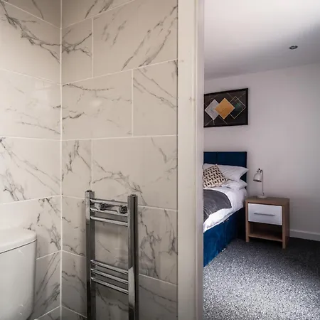 Shared Comfort, Singular Charm 4 Homestay Manchester
