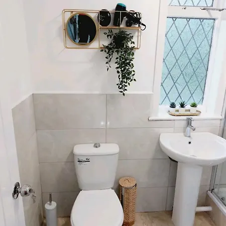 Cosy And Private House Close To Town *