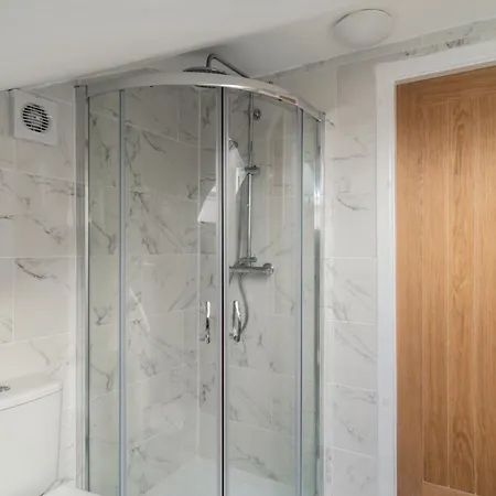 Hotel Refined Comforts For Two 5