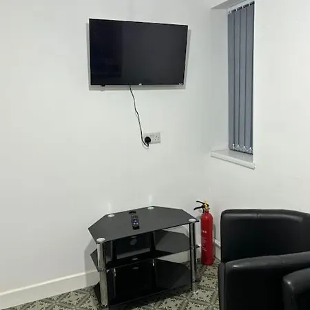 Stunning 2 Bed Rear Flat