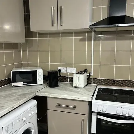 Stunning 2 Bed Rear Flat * Manchester