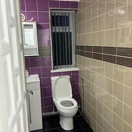 דירה Stunning 2 Bed Rear Flat