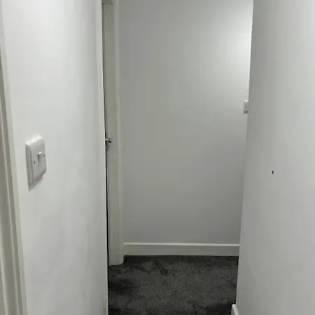 Stunning 2 Bed Rear Flat דירה מנצ'סטר