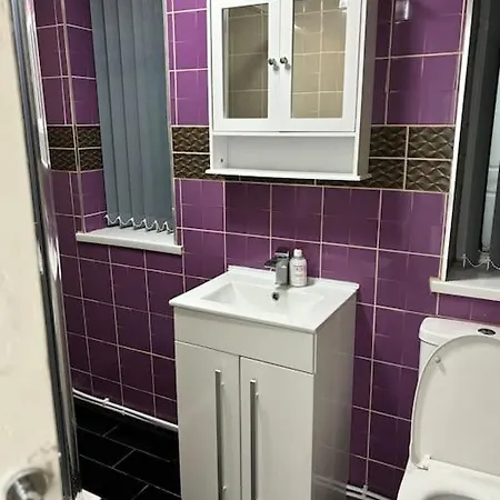 Stunning 2 Bed Rear Flat מנצ'סטר