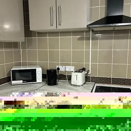 Stunning 2 Bed Rear Flat Lägenhet