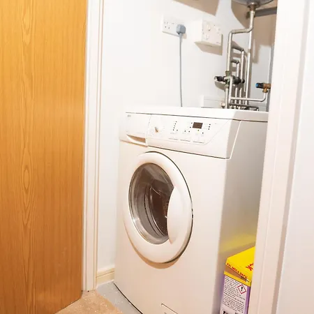 Luxury Two Bedroom Flat Opposite Coop Live N Etihad Stadium With Free Secure Parking, Netflix And Sky Tv *