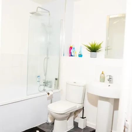 Luxury Two Bedroom Flat Opposite Coop Live N Etihad Stadium With Free Secure Parking, Netflix And Sky Tv * Manchester